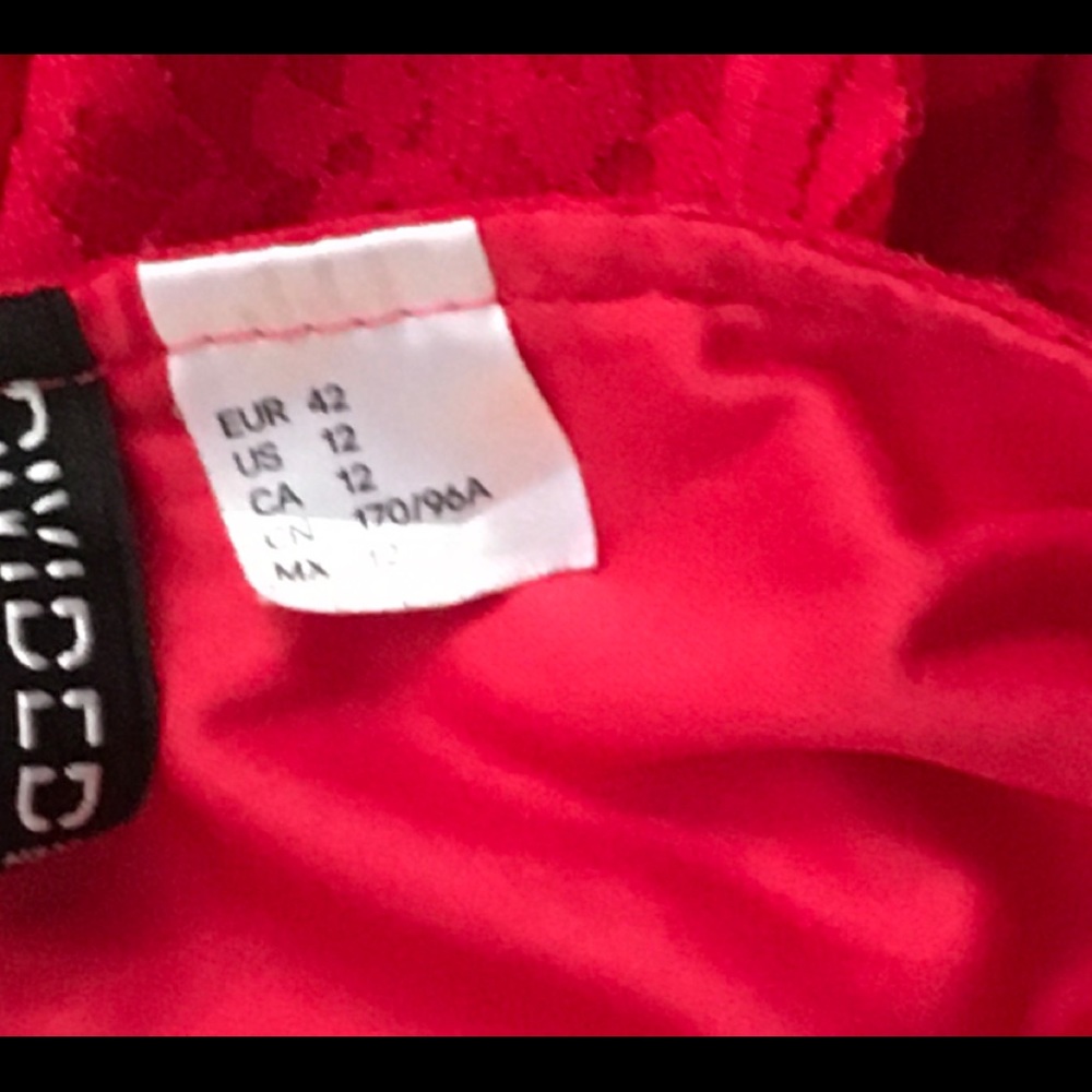RED LACE DRESS - Picture 5 of 5